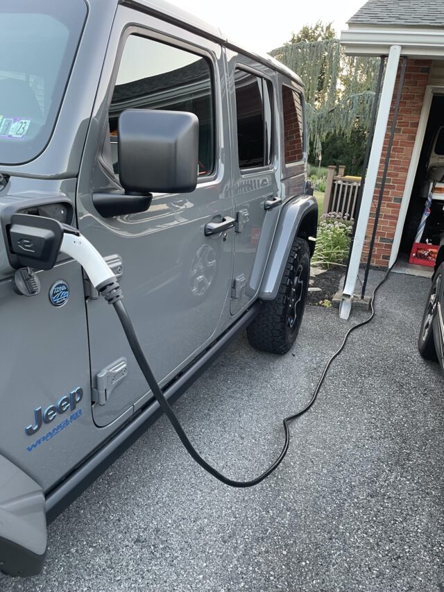 Charging The Wrangler 4xe With A Level 2 System Jeepfan